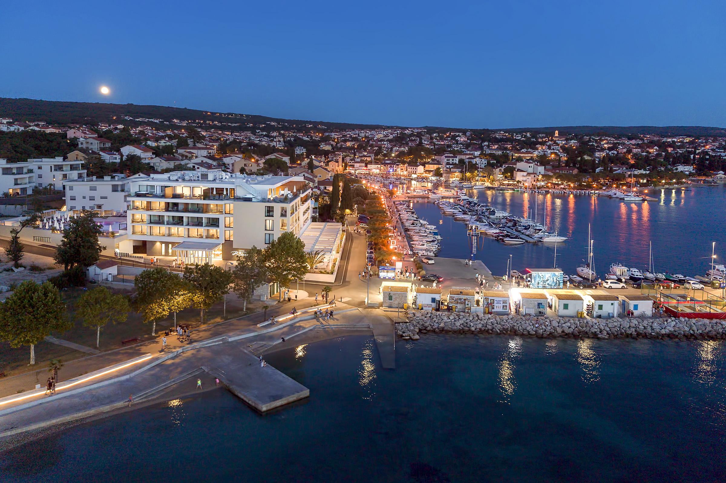 Luxury Hotel Riva Malinska Exterior foto View of the town
