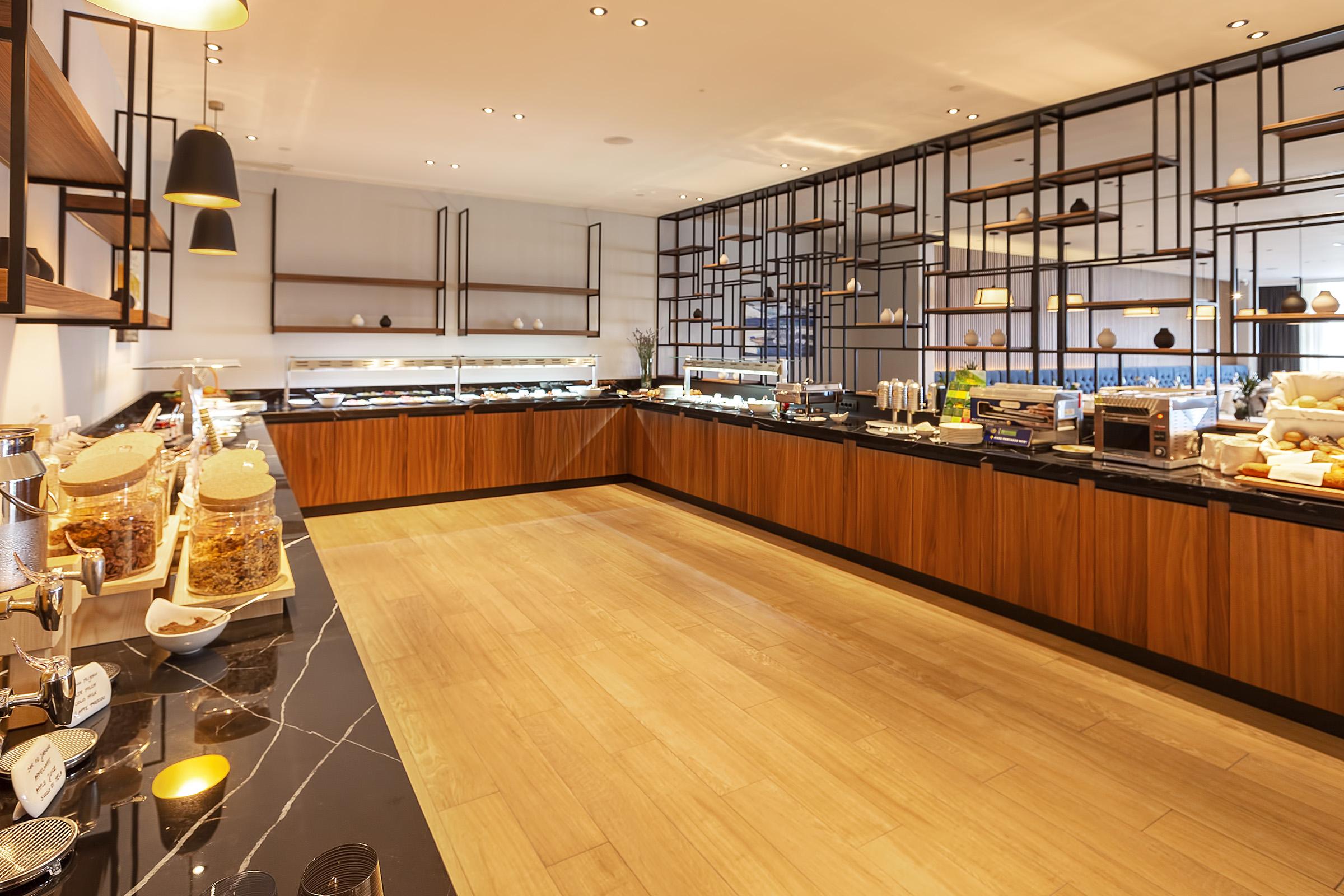 Luxury Hotel Riva Malinska Exterior foto The buffet at the lounge